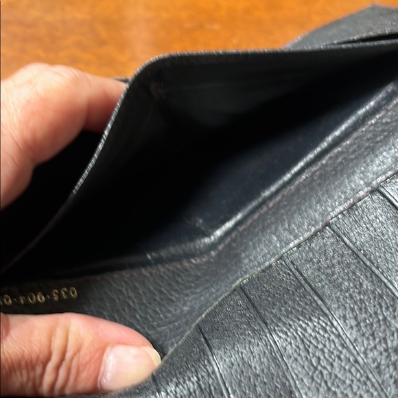 Gucci Black Leather Wallet with Textured Finish - Picture 10 of 13